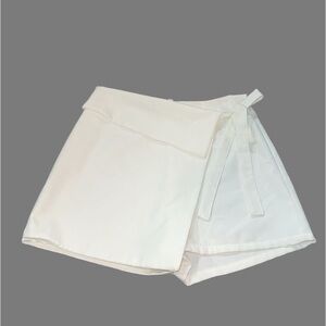 Missguided White Wrap and Tie Skort/Shorts NWOT Womens size 6
